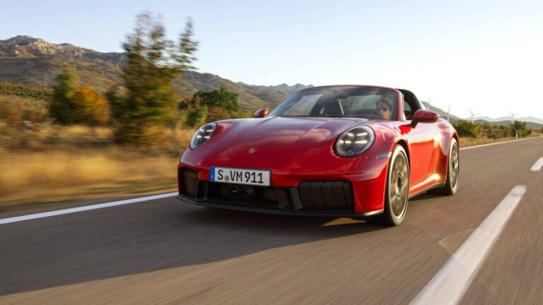 Porsche reveals first-ever 911 hybrid sports car, starting at $164,900 - shareandstocks.com