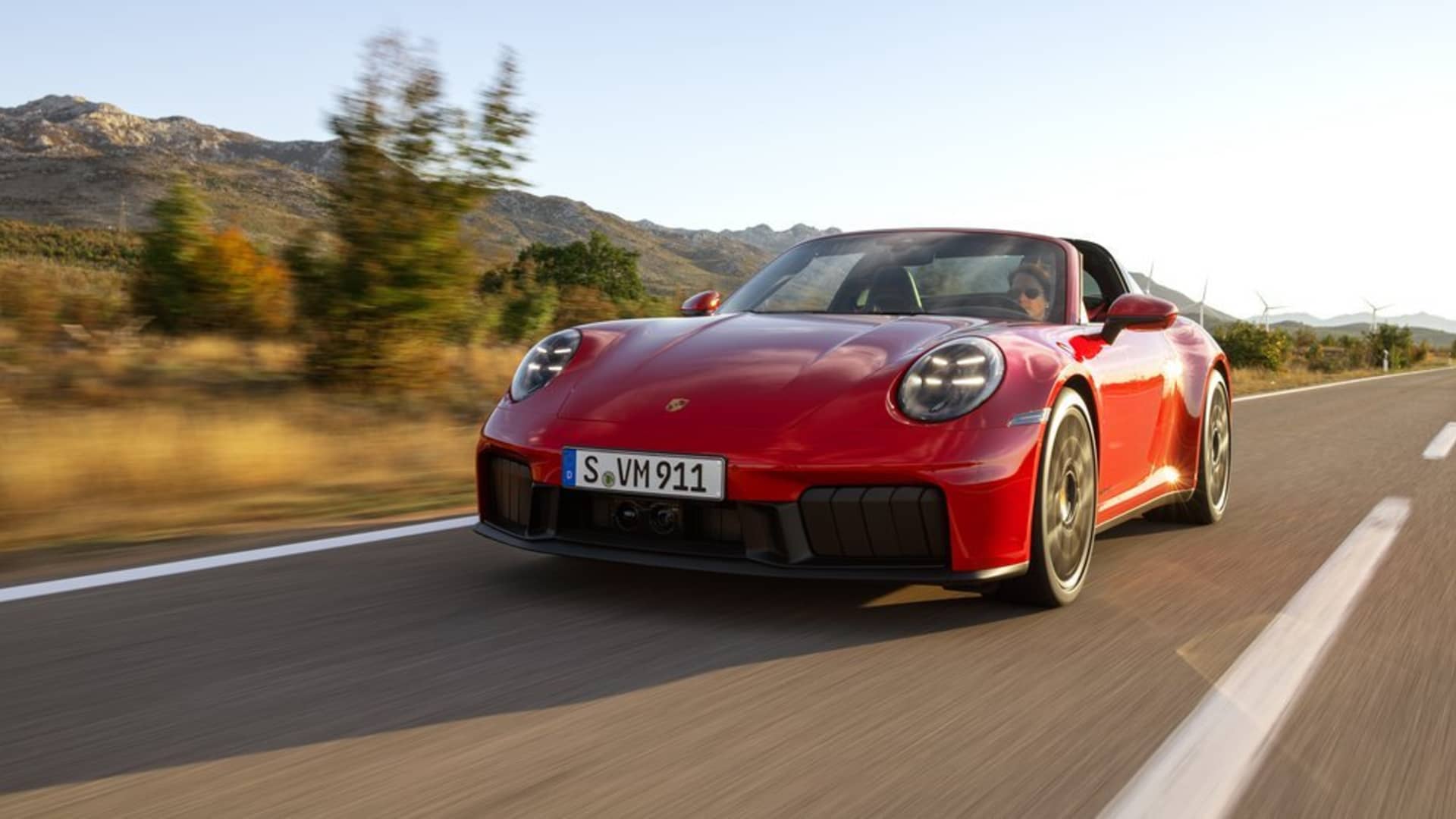 Porsche reveals first-ever 911 hybrid sports car, starting at $164,900 - shareandstocks.com