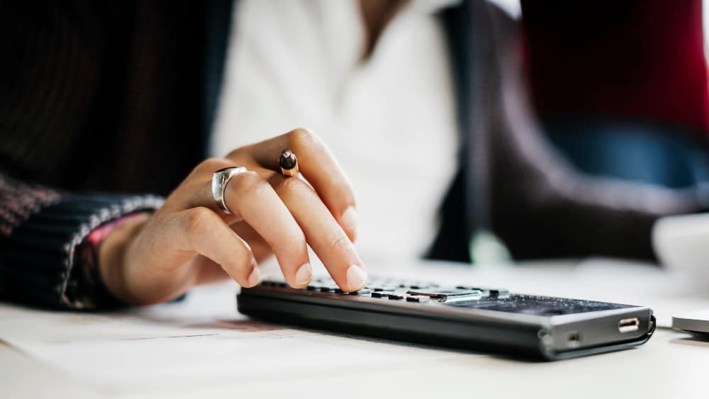 2 Reliable Dividend Stocks With Yields Above 6.4% That You Can Buy for Less Than $25 Right Now