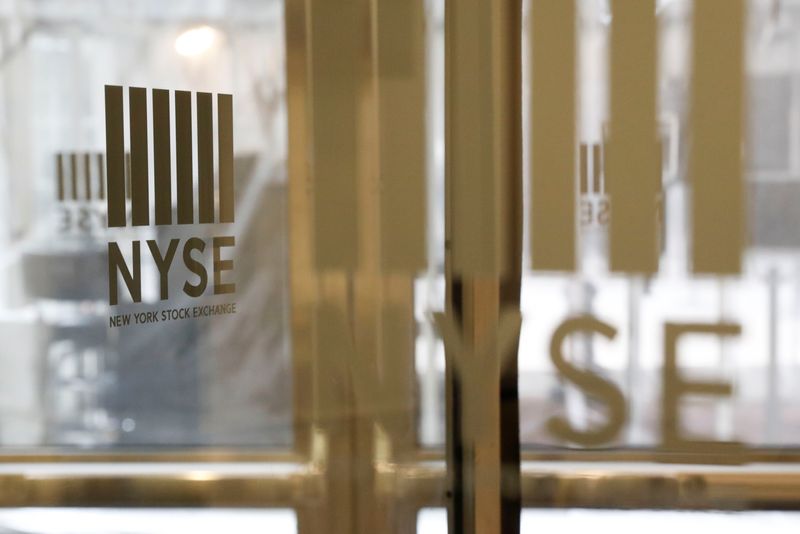 © Reuters. The logo of the New York Stock Exchange (NYSE) is seen on the door in New York, U.S., March 18, 2020. REUTERS/Lucas Jackson © Reuters. The logo of the New York Stock Exchange (NYSE) is seen on the door in New York, U.S., March 18, 2020. REUTERS/Lucas Jackson