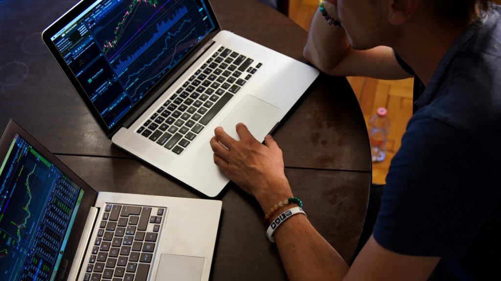 What Should I Consider When Comparing US Forex Trading Platforms? - Forex FAQ Central: