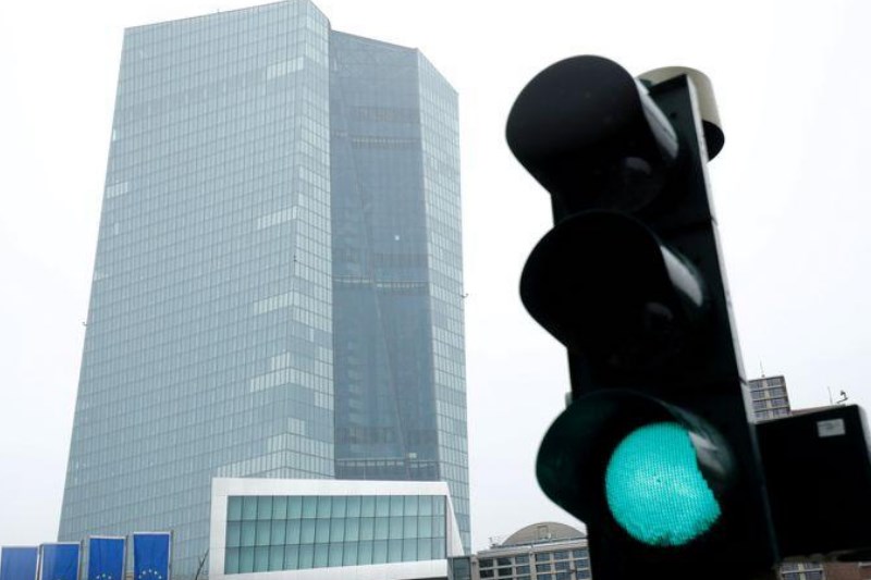 European shares lose ground on real estate, tech losses By Reuters