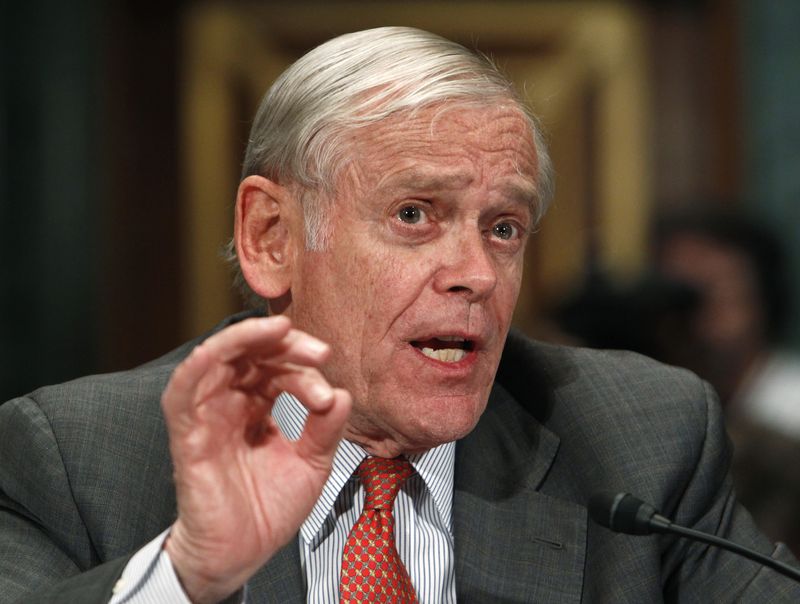 © Reuters. Former Securities and Exchange Commission (SEC) Chairman William Donaldson speaks during a hearing held by the Financial Crisis Inquiry Commission in Washington May 5, 2010. REUTERS/Kevin Lamarque/File Photo