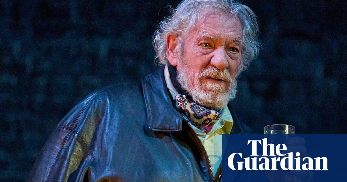 Ian McKellen expected to make ‘speedy recovery’ after falling off stage