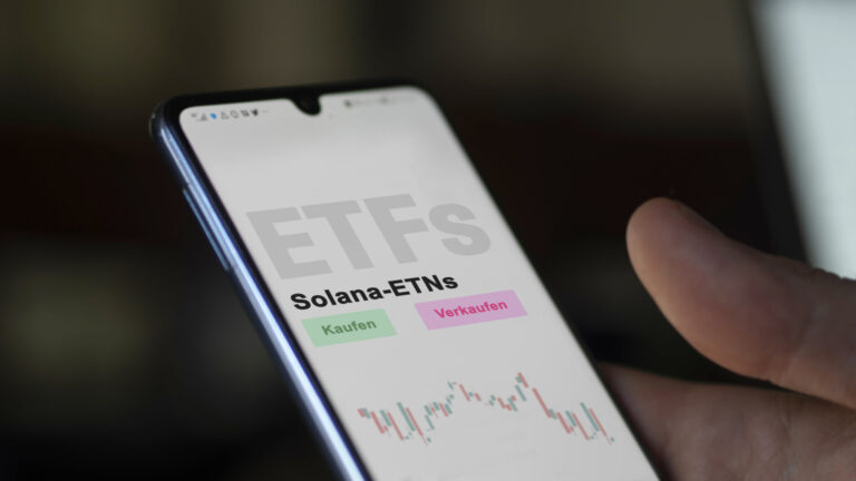 December 2022. An investor analyzes the Solana-ETNs ETF fund on phone screen europe equity. German text translated :Kaufen, Verkaufen, Solana-ETNs= buy, Sell, Solana ETNs
