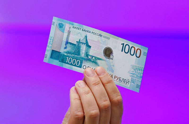 © Reuters. FILE PHOTO: A view shows the newly designed Russian 1000-rouble banknote during a presentation in Moscow, Russia October 16, 2023. REUTERS/Maxim Shemetov/File Photo