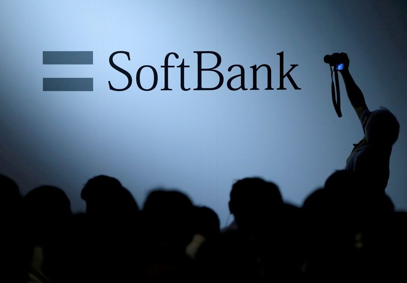 © Reuters. FILE PHOTO: The logo of SoftBank Group Corp is displayed at SoftBank World 2017 conference in Tokyo, Japan, July 20, 2017. REUTERS/Issei Kato/File Photo © Reuters. FILE PHOTO: The logo of SoftBank Group Corp is displayed at SoftBank World 2017 conference in Tokyo, Japan, July 20, 2017. REUTERS/Issei Kato/File Photo