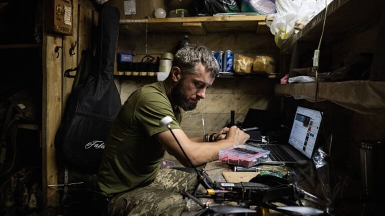 Russia struggles to respond to Ukraine's incursion as advancing forces destroy key bridges and war potential - shareandstocks.com