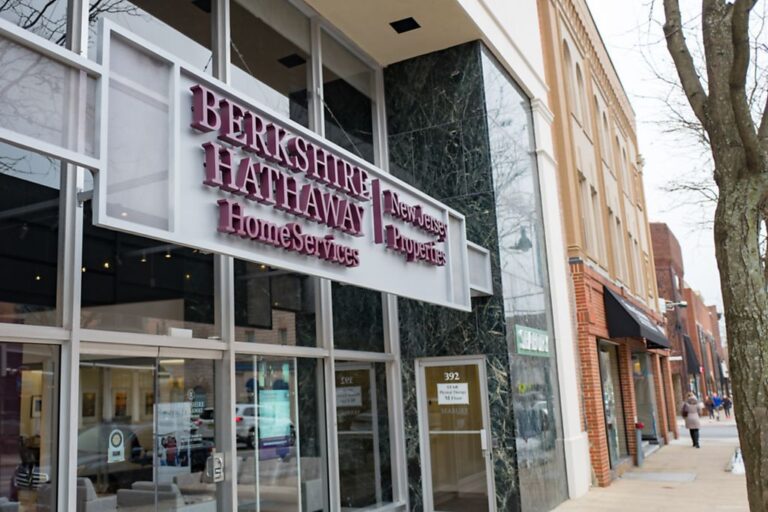 Buffett's Company Hits $1 Trillion Market Cap