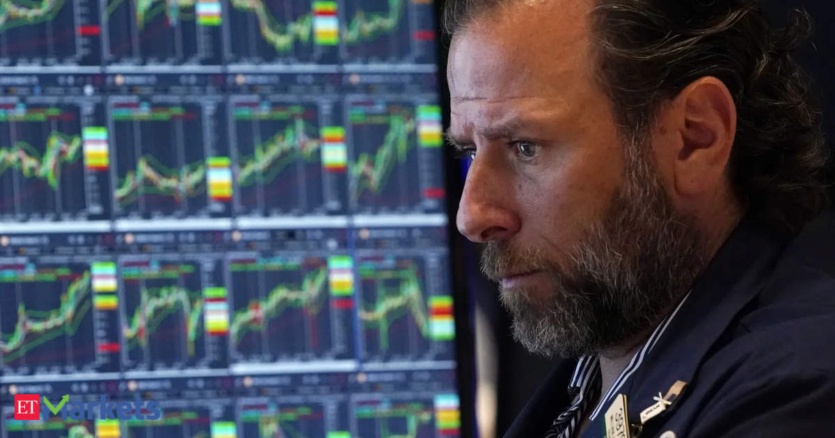 Global stock traders face dip-buying dilemma after crushing sell-off