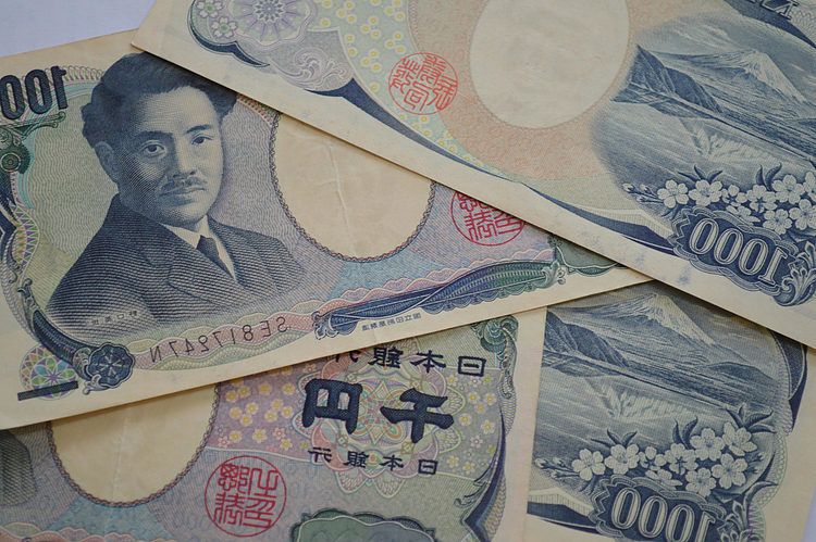 Japanese Yen edges lower as the unwinding of carry trades slows