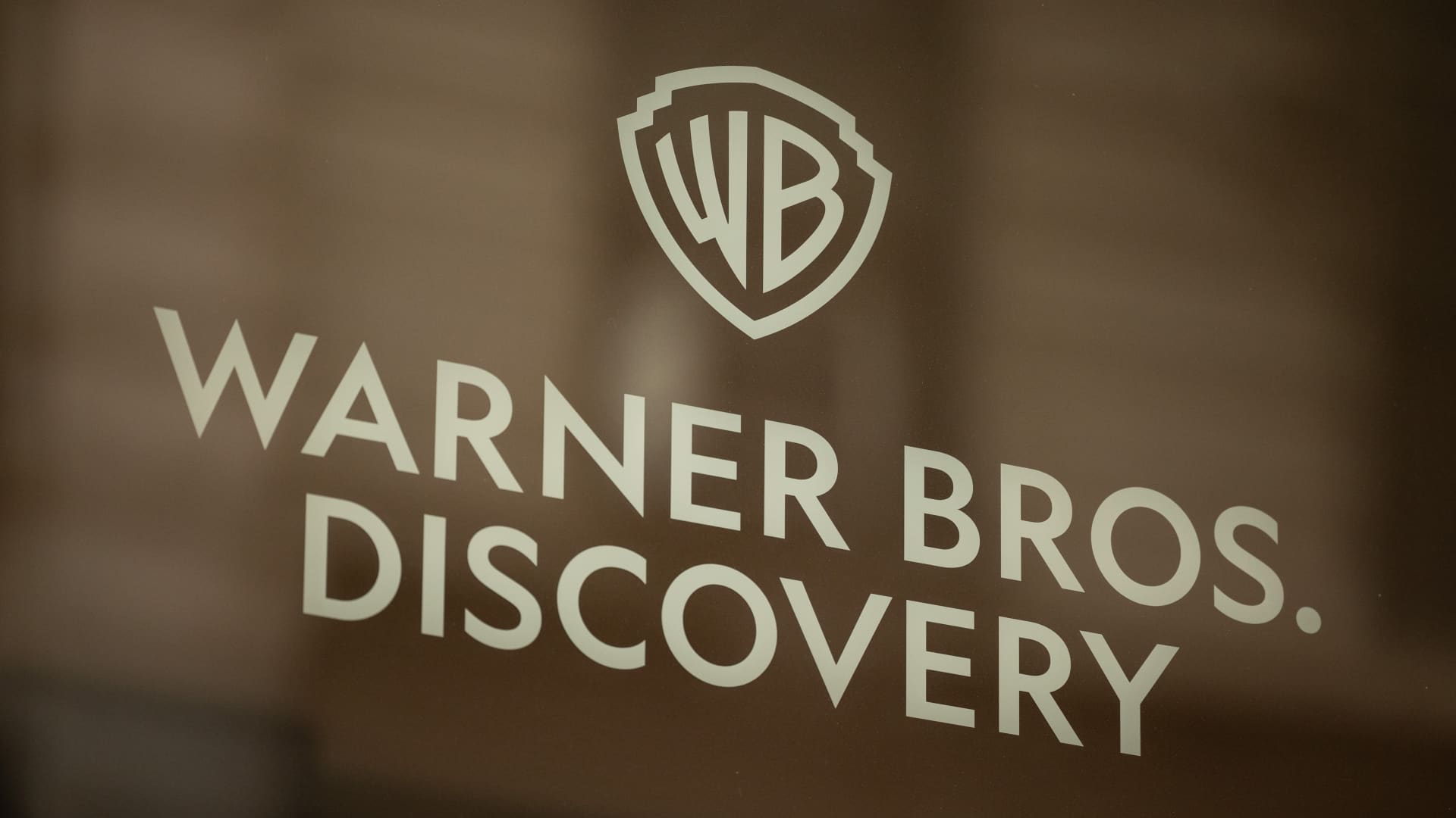 Stocks making the biggest moves after hours: Warner Bros. Discovery, Zillow, Duolingo and more – shareandstocks.com