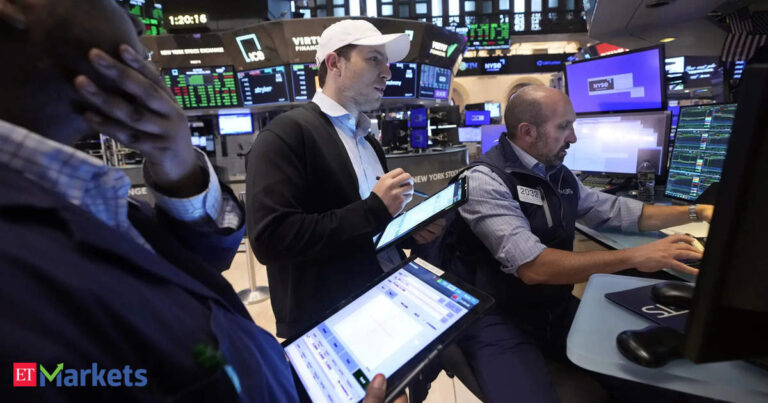 Wall Street slumps over 1.4% as 10-year bond yields tumble; Nasdaq down over 2%