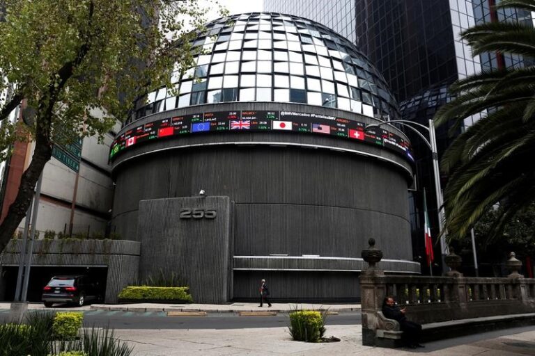 &copy; Reuters.  Mexico stocks higher at close of trade; S&amp;P/BMV IPC up 0.98%