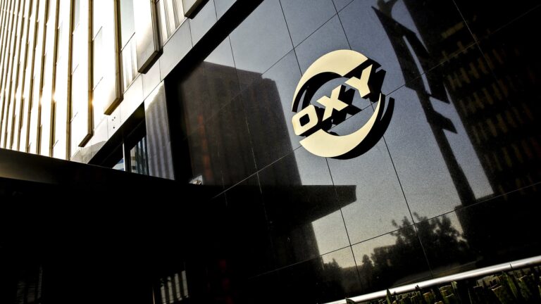 Occidental Petroleum (OXY) Shares Drop to 2.5-Year Low