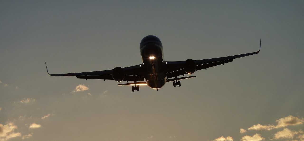 Airline stocks are in the bargain bin… but not for long! ✈️ Is the rebound just 30 days away?