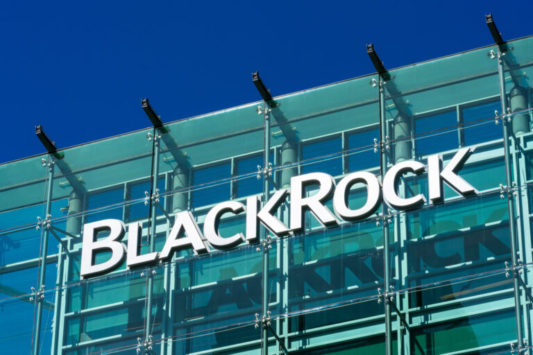 BlackRock Cites Runaway US Debt, Touts Bitcoin as a Viable Solution