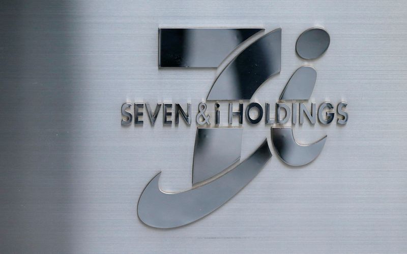 © Reuters. FILE PHOTO: The logo of Seven & I Holdings is seen at its headquarters in Tokyo, Japan December 6, 2017. REUTERS/Toru Hanai/File Photo © Reuters. FILE PHOTO: The logo of Seven & I Holdings is seen at its headquarters in Tokyo, Japan December 6, 2017. REUTERS/Toru Hanai/File Photo