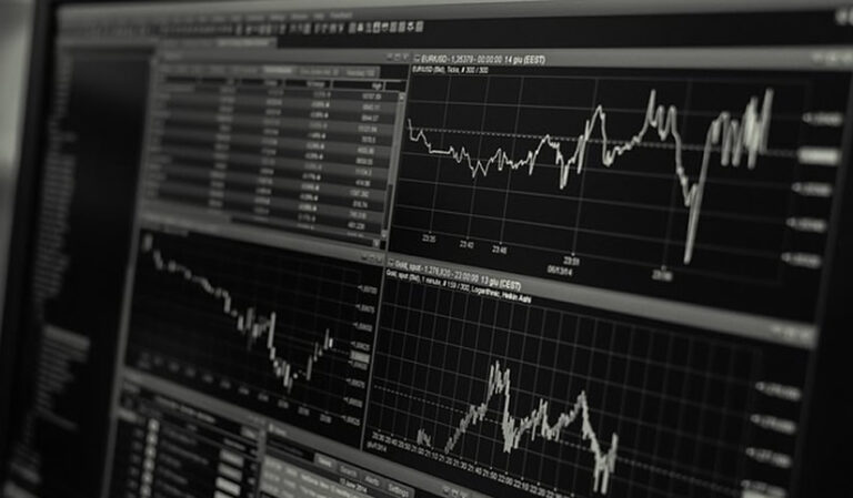 Currency Speculators sharply boost Canadian Dollar and Euro bets