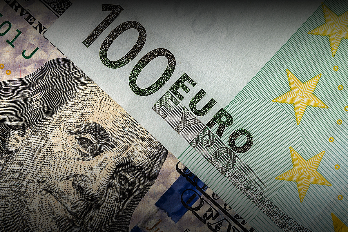 EURUSD and GBPUSD: GBPUSD is approaching the 1.32000