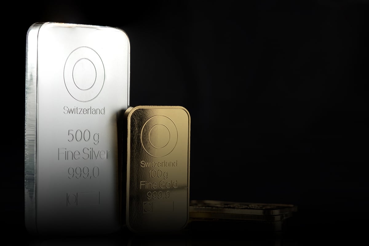 Gold and Silver: Gold price retreats on Friday below $