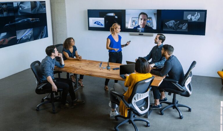 Oblong Stock Back on Track! Nasdaq Compliance Restored - What's the Forecast? 🔮