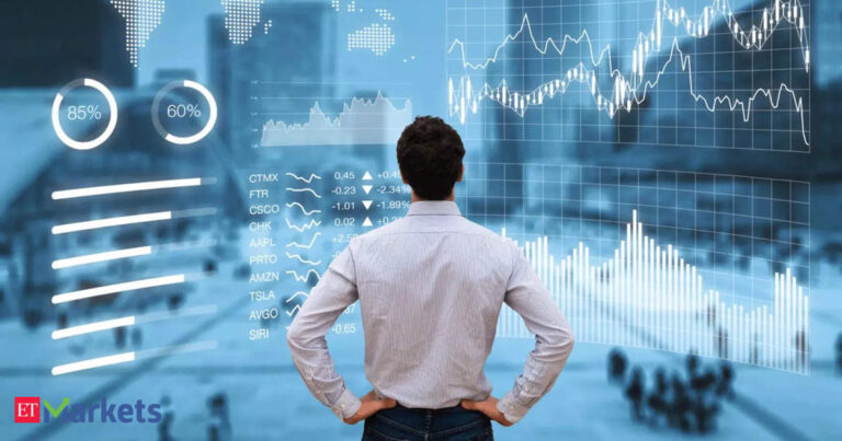 S&P 500 hits new peak, on track for first record close since July