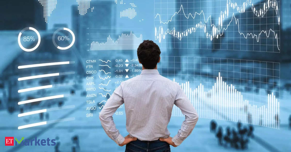 S&P 500 hits new peak, on track for first record close since July