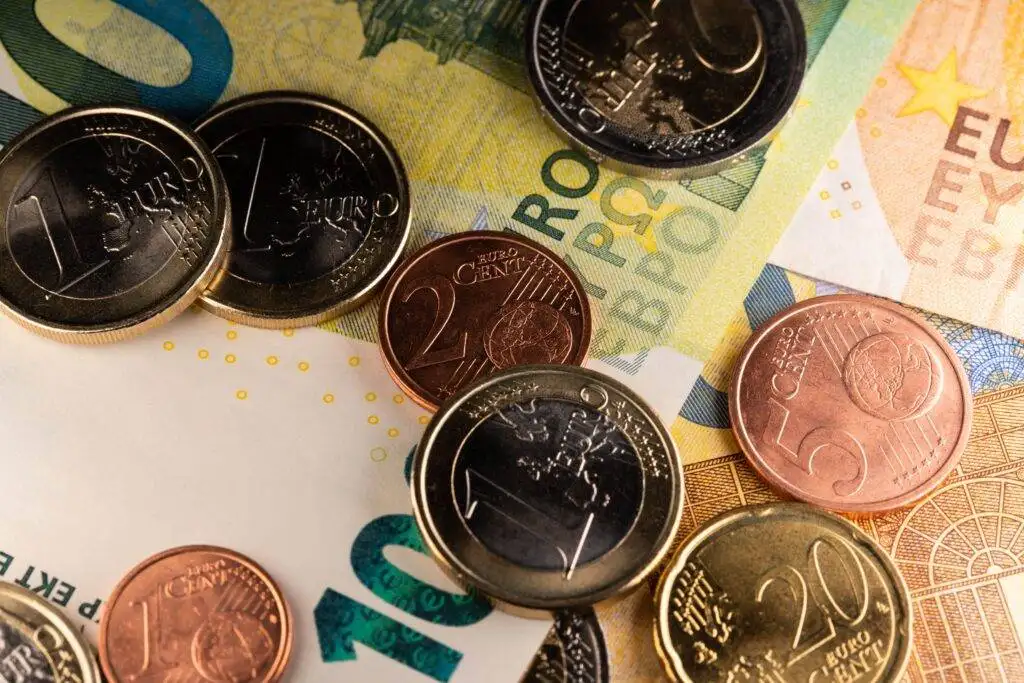 Swiss National Bank (SNB) Makes Bold Move with Third Rate Cut - Edge-Forex :