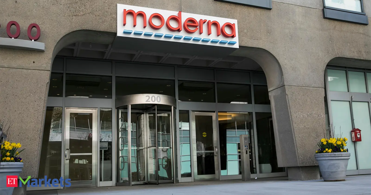 Vaccine maker Moderna forecasts lower sales next year, shares tumble 17% to near four-year low