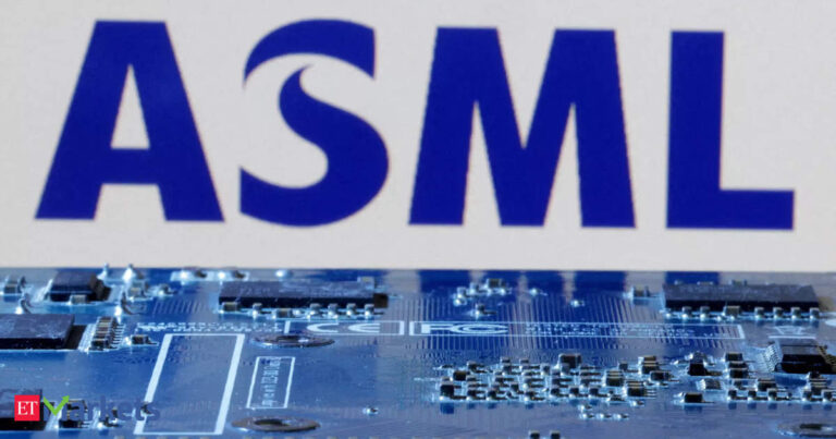 ASML cuts forecasts in Q3 earnings published early; shares fall 15%