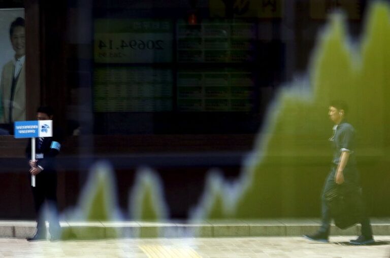 &copy; Reuters.  Japan stocks lower at close of trade; Nikkei 225 down 1.60%