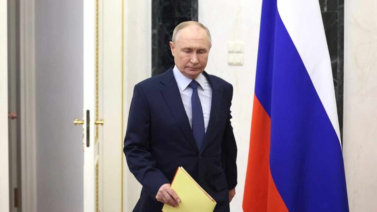 Russia Publishes New Crypto Law Expanding State Control Over Digital Assets - shareandstocks.com