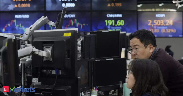 Asian shares decline, tech weighs on US futures