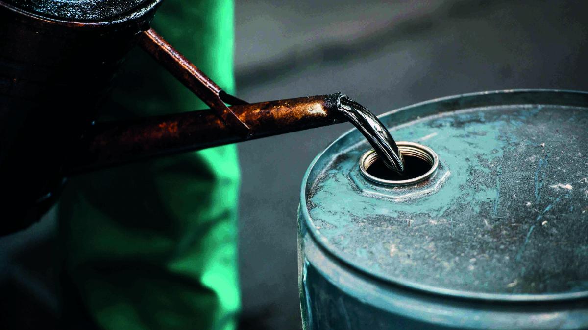 Crude Oil Prices Gain on Unexpected Draw in US Inventories - Equitypandit