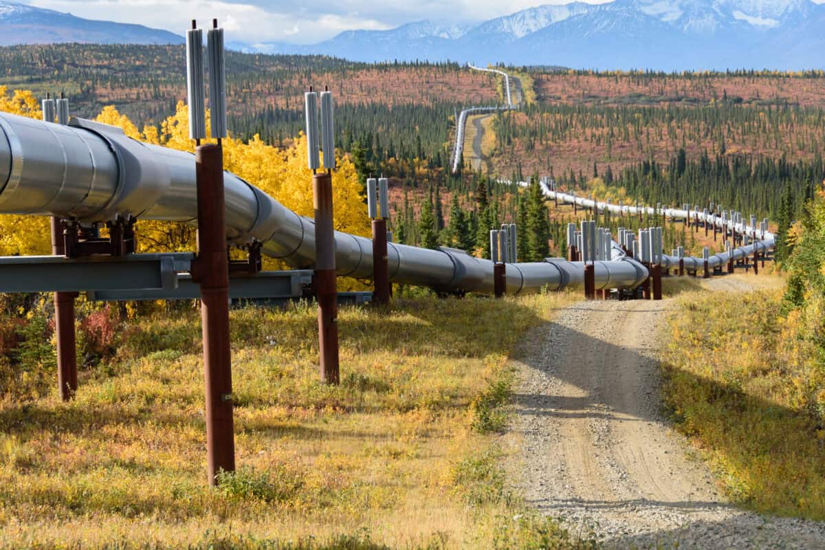 Is Enbridge Stock a Buy for Its 6.4% Dividend Yield?