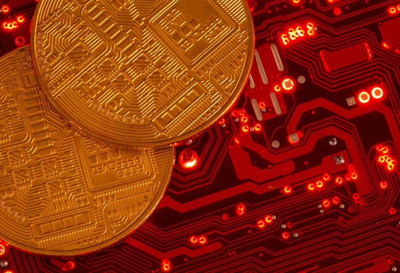 © Reuters. Representations of cryptocurrencies are placed on PC motherboard in this illustration taken, June 29, 2021. REUTERS/Dado Ruvic/Illustration © Reuters. Representations of cryptocurrencies are placed on PC motherboard in this illustration taken, June 29, 2021. REUTERS/Dado Ruvic/Illustration