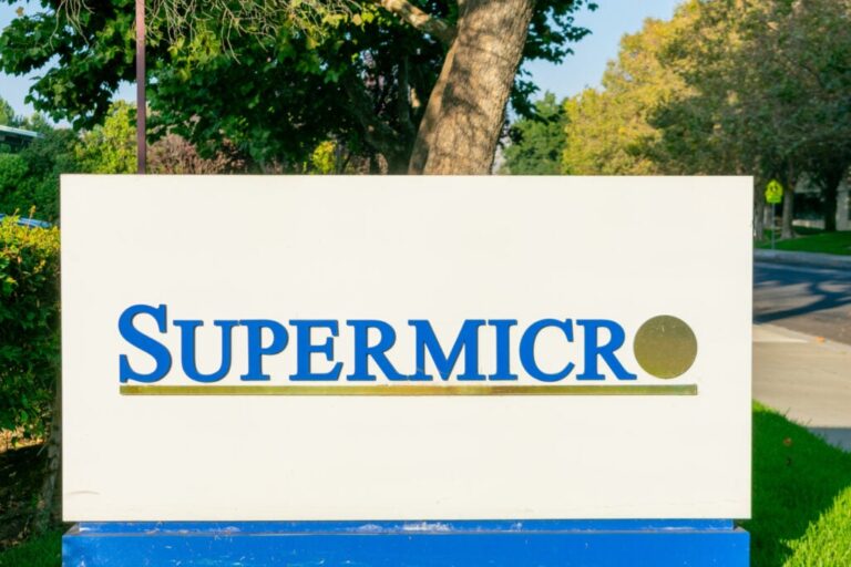 Super Micro Computer Shares Soar 32% As It Avoids Getting Booted Off Nasdaq, But Analysts Are Not Convinced: Here's What's Coming Next For SMCI - Super Micro Computer (NASDAQ:SMCI) - shareandstocks.com