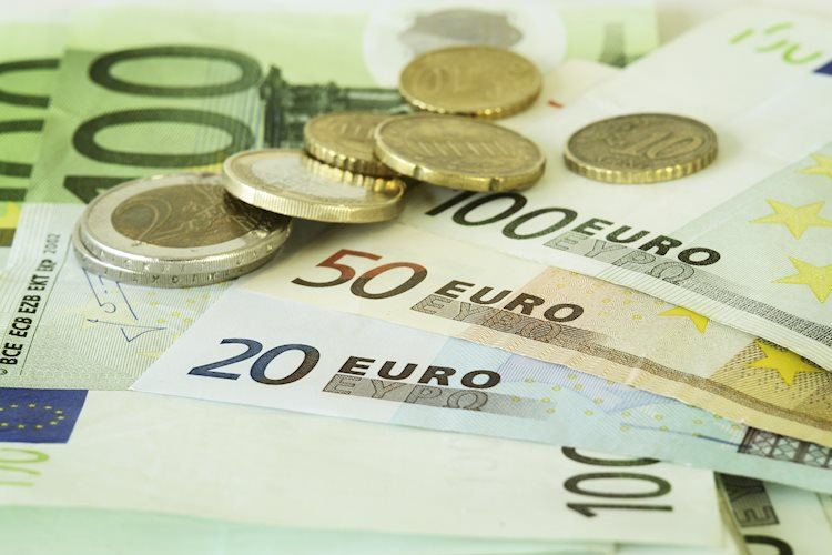 EUR/USD surges as US Dollar tumbles ahead of US election day, Fed meeting
