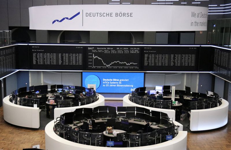 © Reuters. FILE PHOTO: The German share price index DAX graph is pictured at the stock exchange in Frankfurt, Germany, November 8, 2024.    REUTERS/Staff/File Photo
