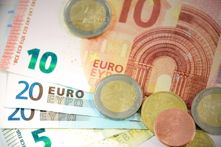 Tether Halts EURT Stablecoin Amid Regulatory Concerns in Europe