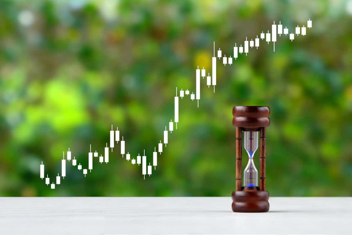 This 7.1% Dividend Stock Pays Cash Every Month