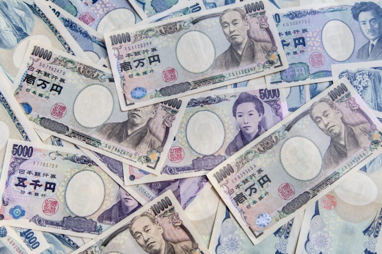 Yen edges higher after mixed inflation data - MarketPulse