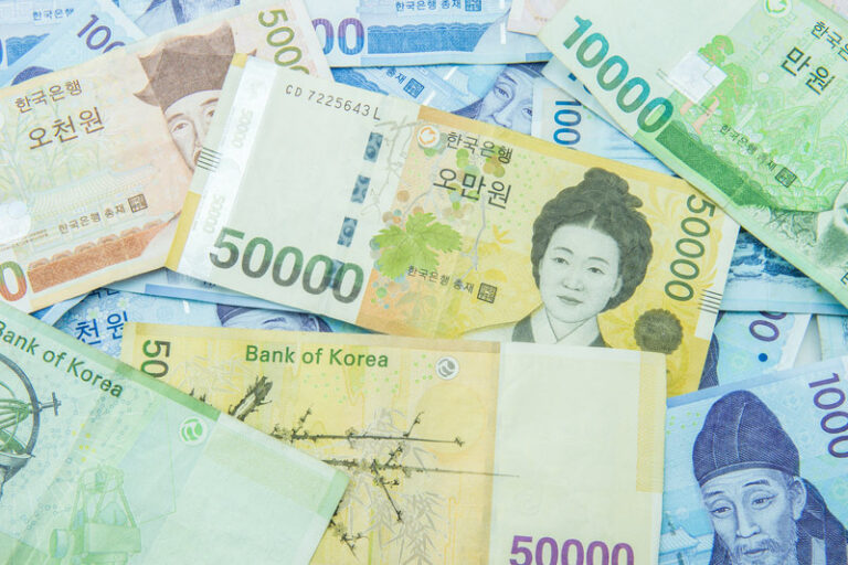 Asia FX dips as South Korea political crisis, Middle East tensions weigh By Investing.com