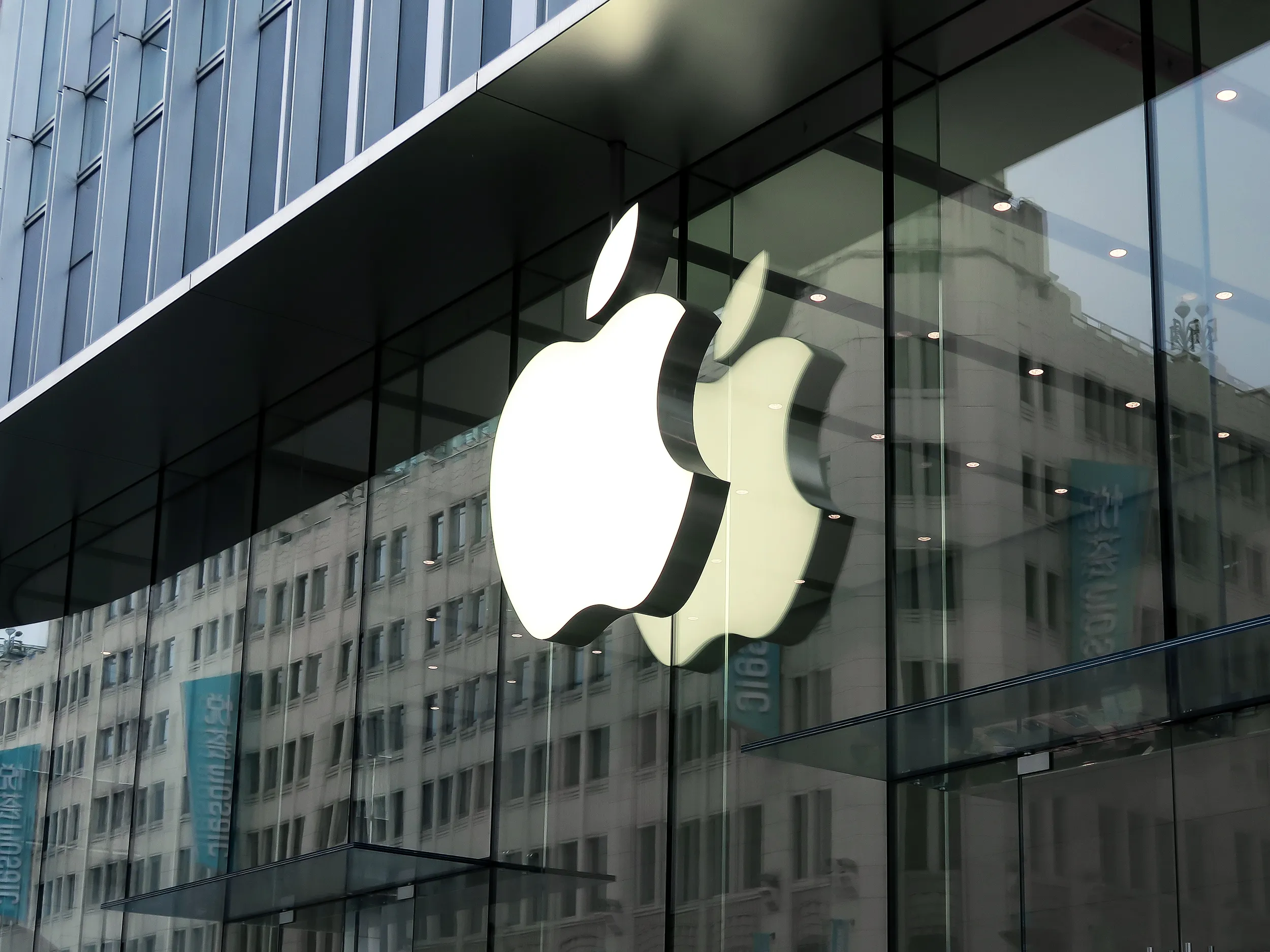 Apple Accused of Silencing Workers and Spying on Devices - Equitypandit