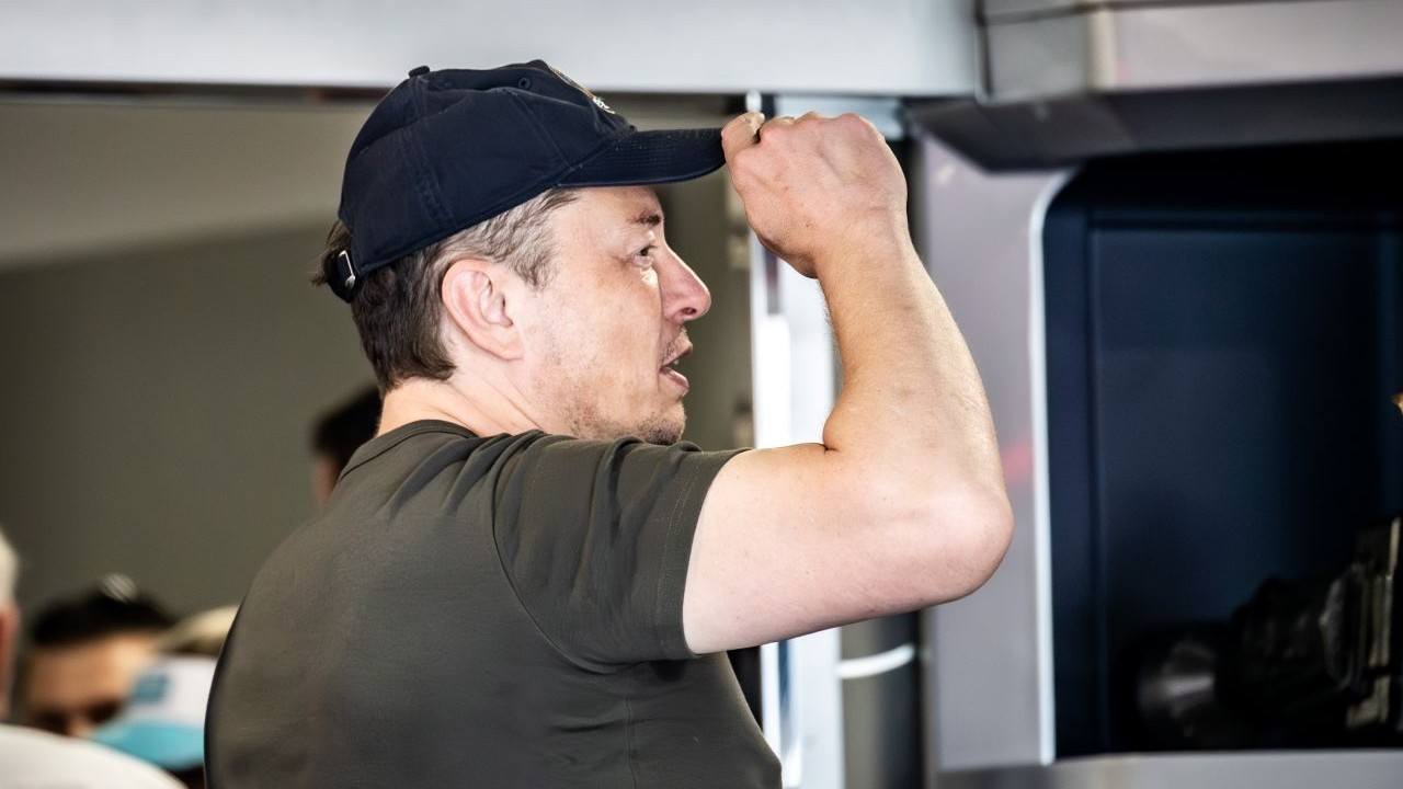 Elon Musk’s Controversial Dad Looks to Cash in on Memecoin Feeding Frenzy – News Bitcoin News