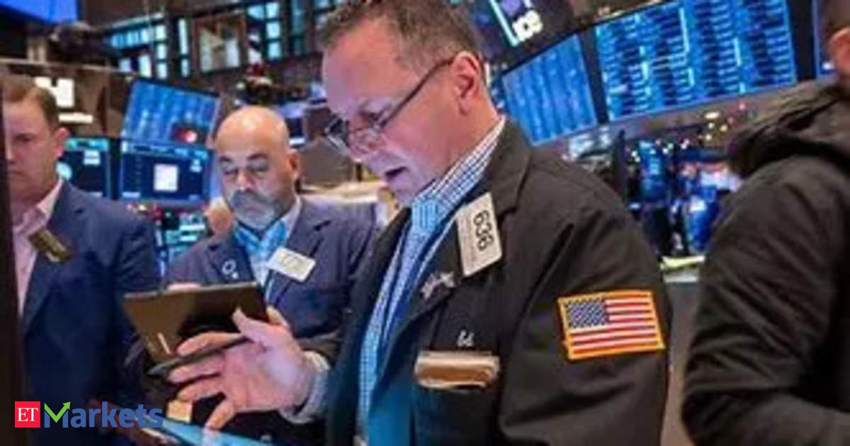 US stock futures fall after report Trump mulls national economic emergency declaration