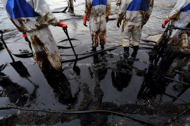 WTI climbs above $77.00 as US sanctions trigger global supply fears