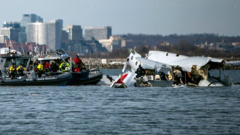 D.C. Plane Crash Live Updates: Black Boxes Recovered From Plane And Helicopter - shareandstocks.com
