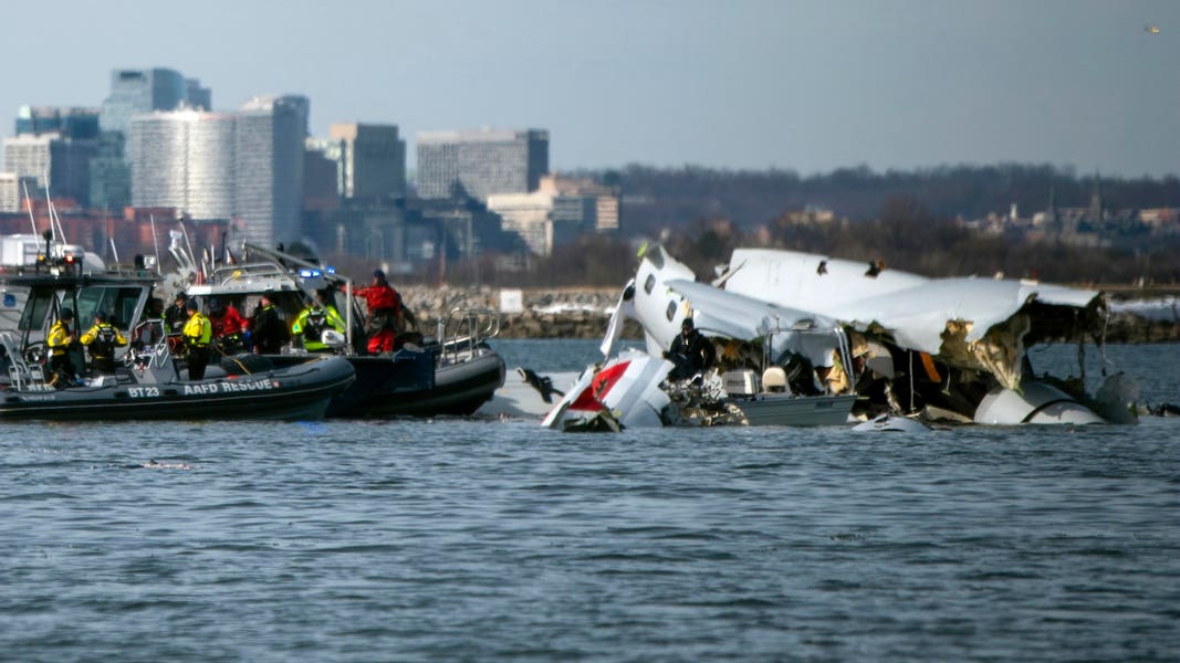 D.C. Plane Crash Live Updates: Black Boxes Recovered From Plane And Helicopter - shareandstocks.com